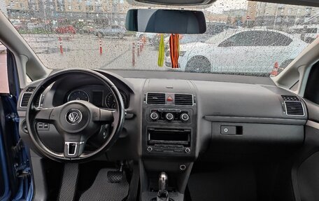 Volkswagen Touran III, 2012 год, 990 000 рублей, 2 фотография