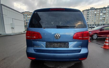 Volkswagen Touran III, 2012 год, 990 000 рублей, 10 фотография