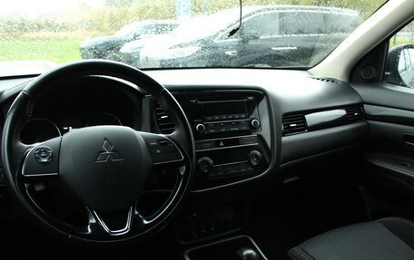 Mitsubishi Outlander III рестайлинг 3, 2018 год, 2 069 000 рублей, 4 фотография
