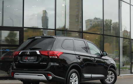 Mitsubishi Outlander III рестайлинг 3, 2018 год, 2 069 000 рублей, 2 фотография
