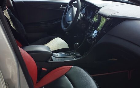 Hyundai Sonata VI, 2011 год, 750 000 рублей, 2 фотография