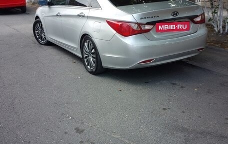 Hyundai Sonata VI, 2011 год, 750 000 рублей, 3 фотография