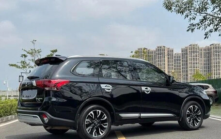 Mitsubishi Outlander III рестайлинг 3, 2021 год, 2 100 500 рублей, 4 фотография