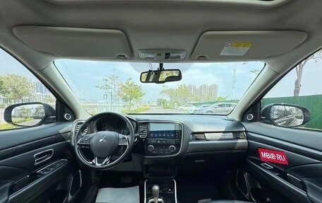 Mitsubishi Outlander III рестайлинг 3, 2021 год, 2 100 500 рублей, 9 фотография