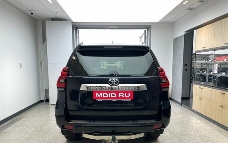 Toyota Land Cruiser Prado 150 рестайлинг 2, 2019 год, 4 990 000 рублей, 5 фотография