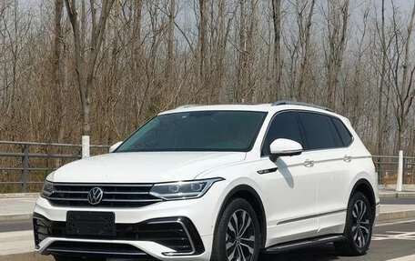 Volkswagen Tiguan II, 2022 год, 2 400 500 рублей, 1 фотография