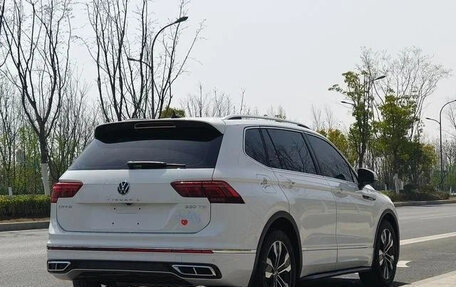 Volkswagen Tiguan II, 2022 год, 2 400 500 рублей, 5 фотография