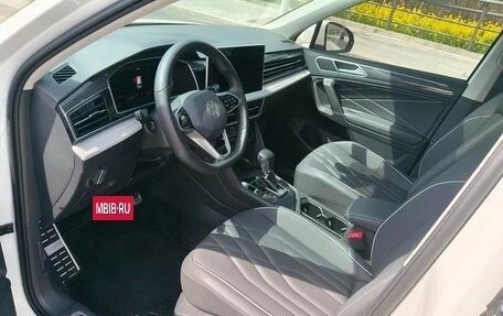 Volkswagen Tiguan II, 2022 год, 2 400 500 рублей, 6 фотография