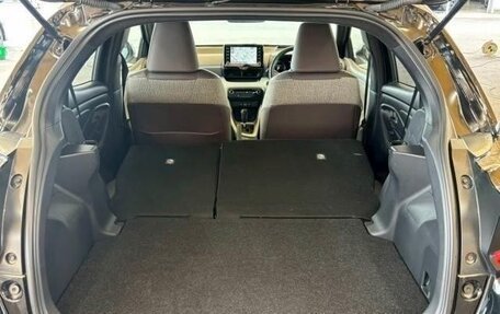 Toyota Yaris, 2021 год, 1 230 000 рублей, 12 фотография