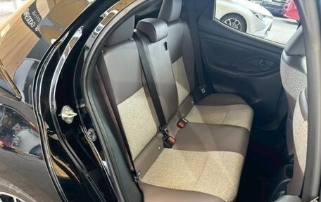 Toyota Yaris, 2021 год, 1 230 000 рублей, 11 фотография