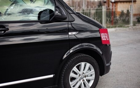 Volkswagen Multivan T6 рестайлинг, 2019 год, 4 900 000 рублей, 12 фотография