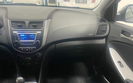 Hyundai Solaris II рестайлинг, 2015 год, 896 000 рублей, 28 фотография