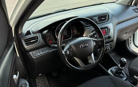 KIA Rio III рестайлинг, 2014 год, 890 000 рублей, 24 фотография