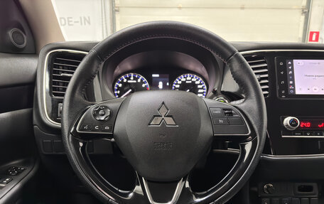 Mitsubishi Outlander III рестайлинг 3, 2021 год, 2 520 000 рублей, 12 фотография