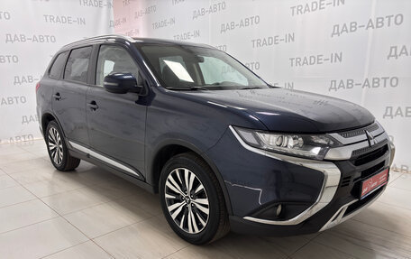 Mitsubishi Outlander III рестайлинг 3, 2021 год, 2 520 000 рублей, 3 фотография