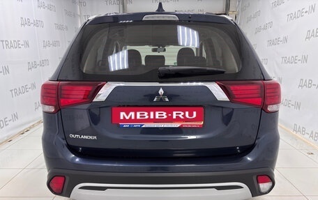Mitsubishi Outlander III рестайлинг 3, 2021 год, 2 520 000 рублей, 5 фотография