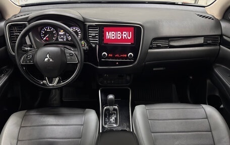 Mitsubishi Outlander III рестайлинг 3, 2021 год, 2 520 000 рублей, 10 фотография