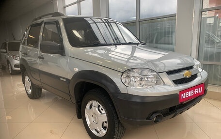 Chevrolet Niva I рестайлинг, 2015 год, 649 000 рублей, 2 фотография