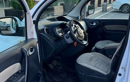 Renault Kangoo II рестайлинг, 2011 год, 600 000 рублей, 2 фотография