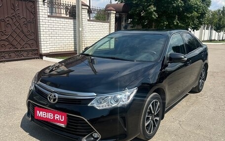 Toyota Camry, 2017 год, 2 100 000 рублей, 2 фотография