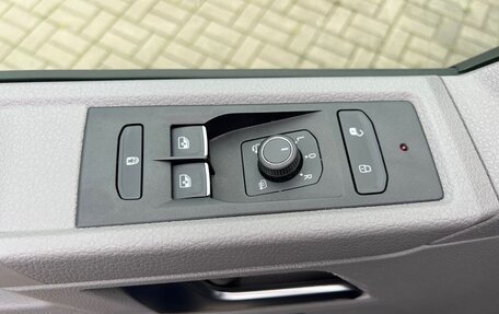 Volkswagen Caravelle T6 рестайлинг, 2020 год, 5 980 000 рублей, 23 фотография
