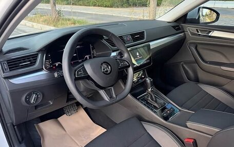 Skoda Superb III рестайлинг, 2023 год, 2 200 000 рублей, 11 фотография