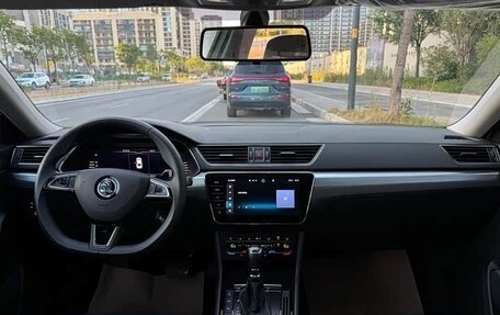 Skoda Superb III рестайлинг, 2023 год, 2 200 000 рублей, 12 фотография