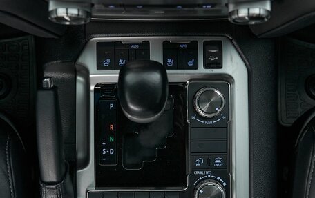 Toyota Land Cruiser 200, 2021 год, 7 990 000 рублей, 22 фотография