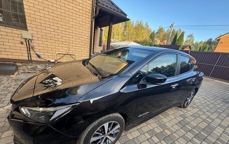 Nissan Leaf II, 2018 год, 1 799 000 рублей, 3 фотография
