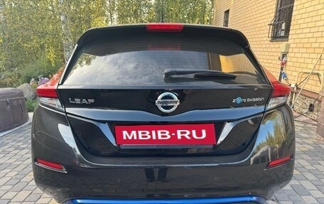 Nissan Leaf II, 2018 год, 1 799 000 рублей, 2 фотография
