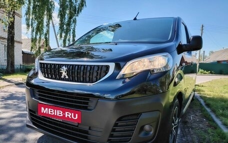 Peugeot Traveller I, 2021 год, 2 700 000 рублей, 21 фотография