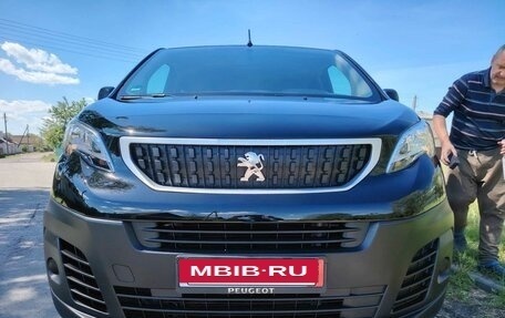 Peugeot Traveller I, 2021 год, 2 700 000 рублей, 22 фотография