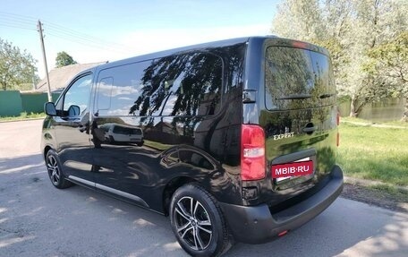 Peugeot Traveller I, 2021 год, 2 700 000 рублей, 38 фотография