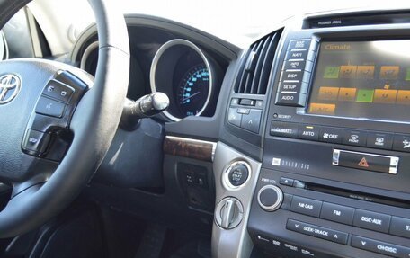 Toyota Land Cruiser 200, 2011 год, 2 896 000 рублей, 18 фотография