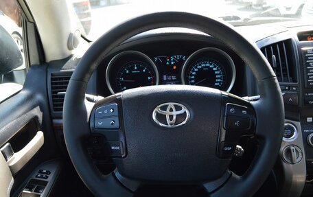 Toyota Land Cruiser 200, 2011 год, 2 896 000 рублей, 20 фотография