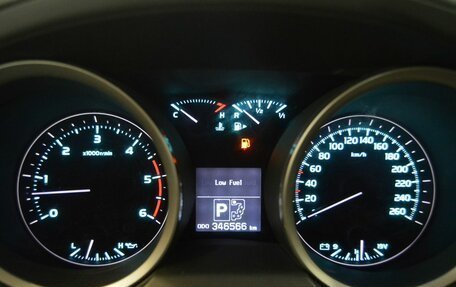 Toyota Land Cruiser 200, 2011 год, 2 896 000 рублей, 21 фотография