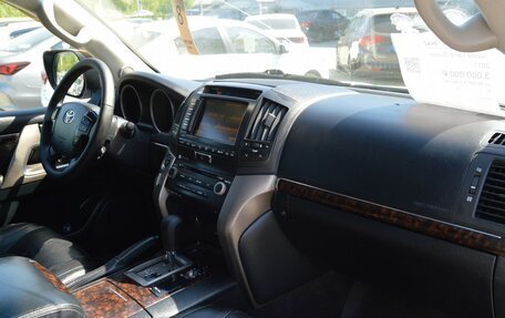 Toyota Land Cruiser 200, 2011 год, 2 896 000 рублей, 28 фотография