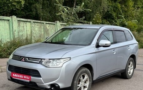 Mitsubishi Outlander III рестайлинг 3, 2012 год, 1 210 000 рублей, 1 фотография