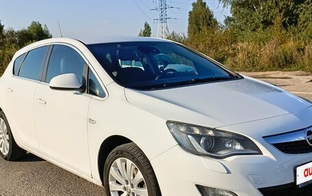 Opel Astra J, 2011 год, 690 000 рублей, 2 фотография