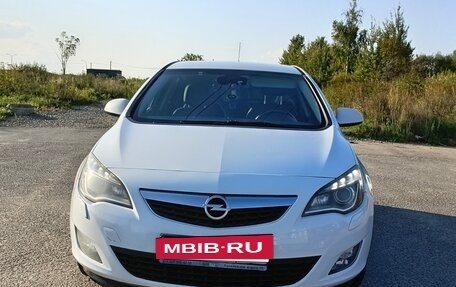 Opel Astra J, 2011 год, 690 000 рублей, 3 фотография