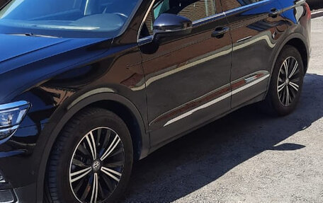 Volkswagen Tiguan II, 2018 год, 2 200 000 рублей, 1 фотография