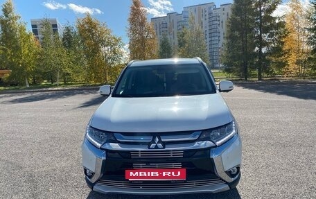 Mitsubishi Outlander III рестайлинг 3, 2018 год, 2 500 000 рублей, 1 фотография