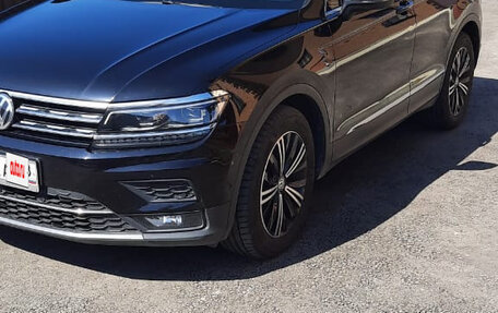 Volkswagen Tiguan II, 2018 год, 2 200 000 рублей, 13 фотография