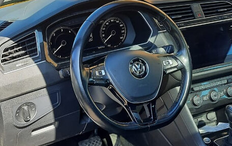 Volkswagen Tiguan II, 2018 год, 2 200 000 рублей, 17 фотография
