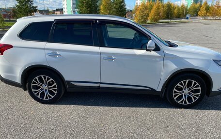 Mitsubishi Outlander III рестайлинг 3, 2018 год, 2 500 000 рублей, 3 фотография