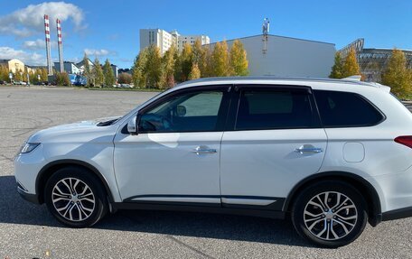 Mitsubishi Outlander III рестайлинг 3, 2018 год, 2 500 000 рублей, 4 фотография