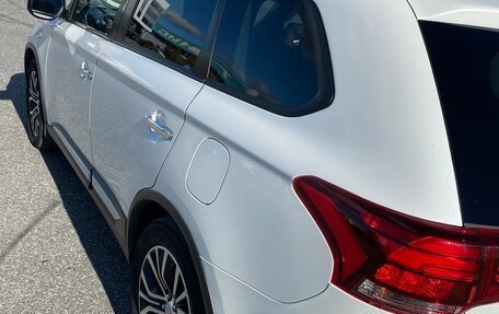 Mitsubishi Outlander III рестайлинг 3, 2018 год, 2 500 000 рублей, 5 фотография