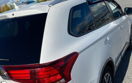 Mitsubishi Outlander III рестайлинг 3, 2018 год, 2 500 000 рублей, 7 фотография