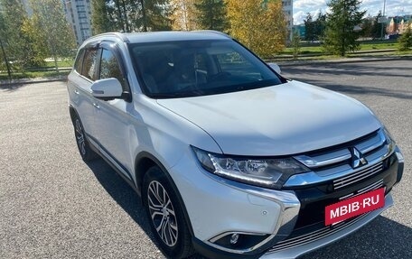 Mitsubishi Outlander III рестайлинг 3, 2018 год, 2 500 000 рублей, 2 фотография