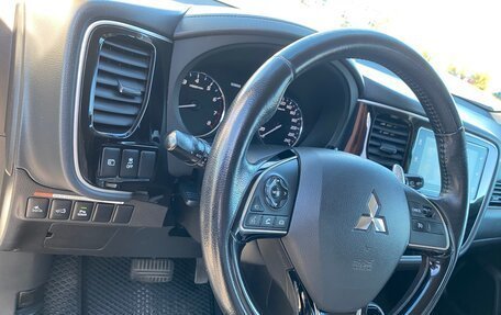 Mitsubishi Outlander III рестайлинг 3, 2018 год, 2 500 000 рублей, 12 фотография